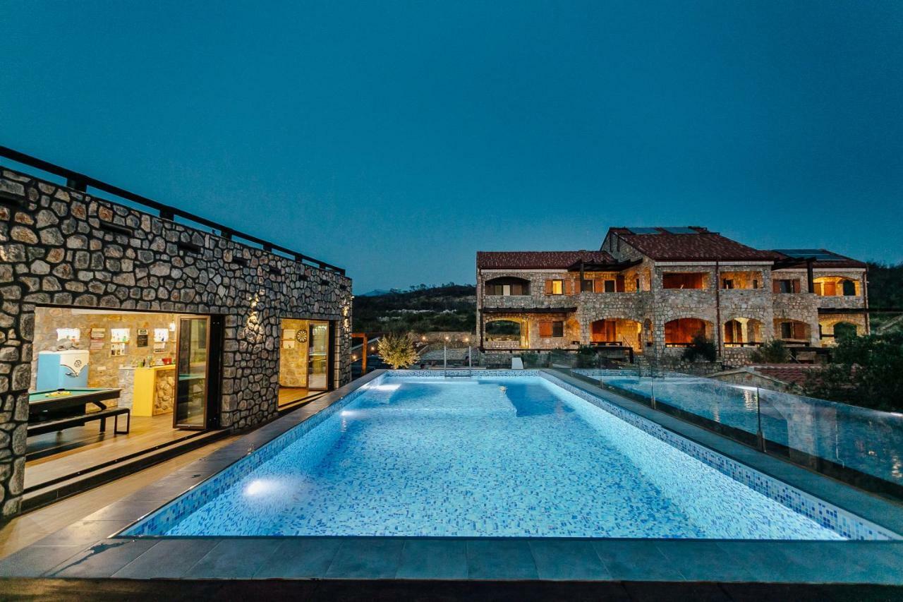 Villa Ariel Lustica Exterior photo
